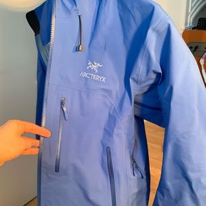 Arc’teryx Women’s L Gore-Tex Shell